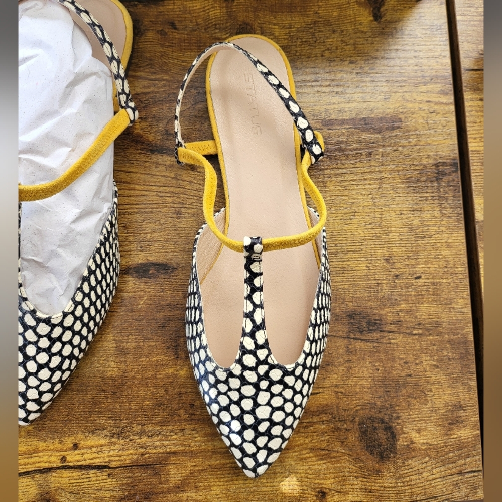 Vero Cuoio Black and White Polka Dot Slingback Flats